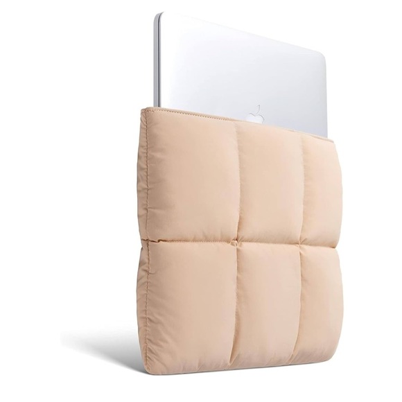 Comfyable Puffy Laptop Sleeve in Color Sand for 13 - 14 inch Mac Book - Picture 7 of 8